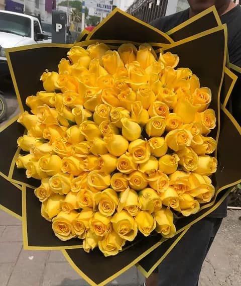 Ramo de 200 rosas amarillo